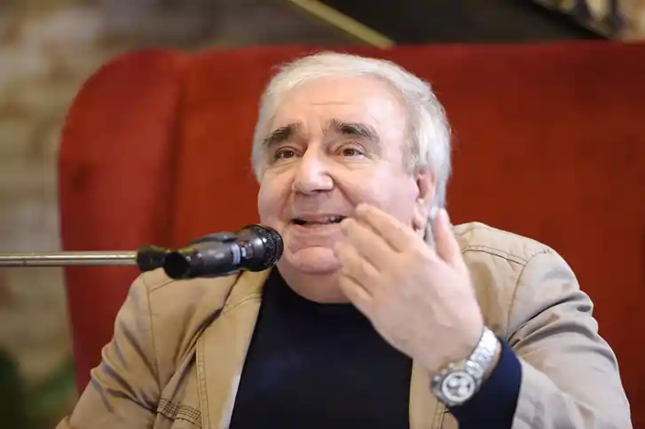 Ramiz Rövşən şeirləri Ramiz Rövşən şeirləri Ramiz Rovsenin menali seirleri